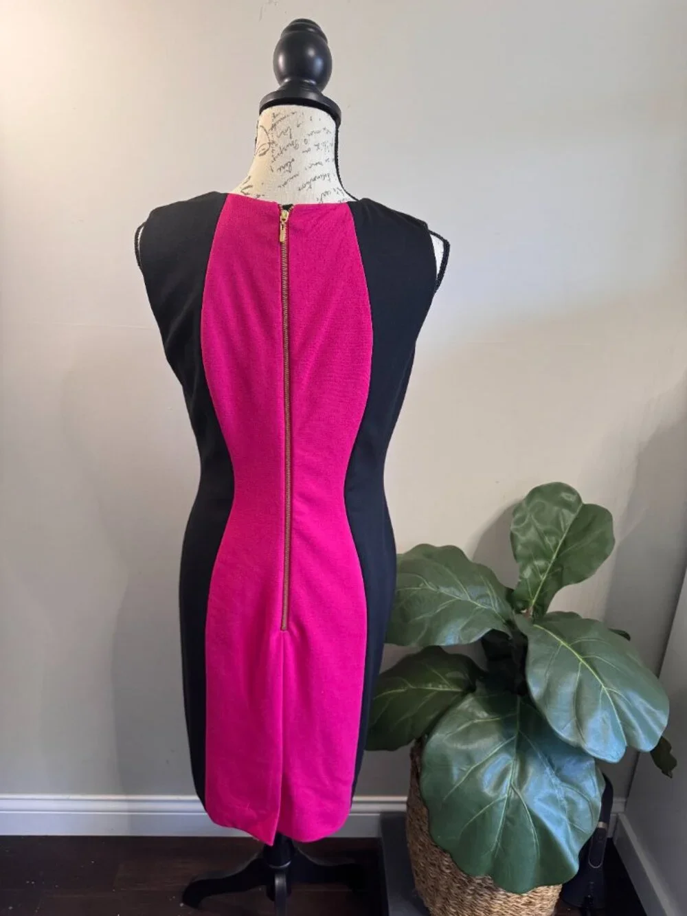 Tahari black hot